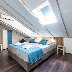 Double or Twin Room Private Bathroom